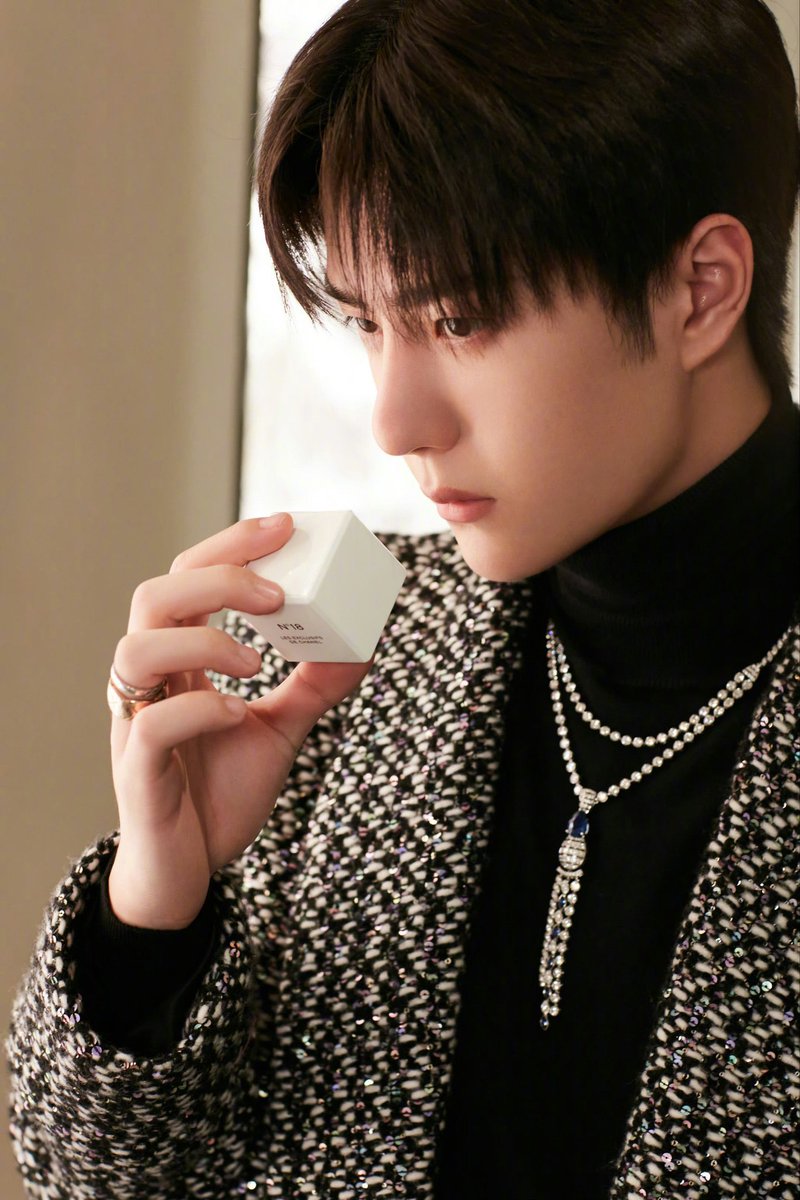edithtran_'s tweet photo. #WangYibo_WelcomToLA  #WangYiboxCHANELCruise24  #WangYibo  #CHANECruise

Iuuuuuu https://t.co/Is7nvOu24m