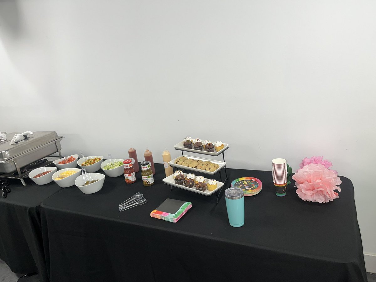 CreatedWisely's tweet photo. Sip and Paint: Cinco De Mayo edition. Thank you all for coming to my event. Till next time🖌️🍷😎 https://t.co/Xs9SkVdBdp