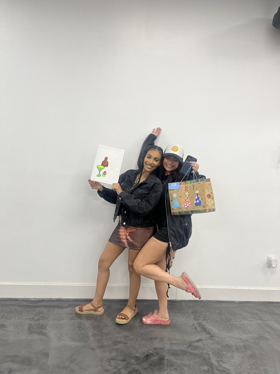 CreatedWisely's tweet photo. Sip and Paint: Cinco De Mayo edition. Thank you all for coming to my event. Till next time🖌️🍷😎 https://t.co/Xs9SkVdBdp