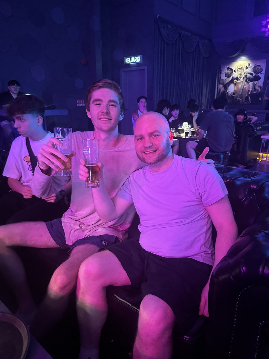 Shoutout <a href="/paperthinhere/">Clinton 'Paperthin' Bader</a> even nicer guy in person somehow 🥰