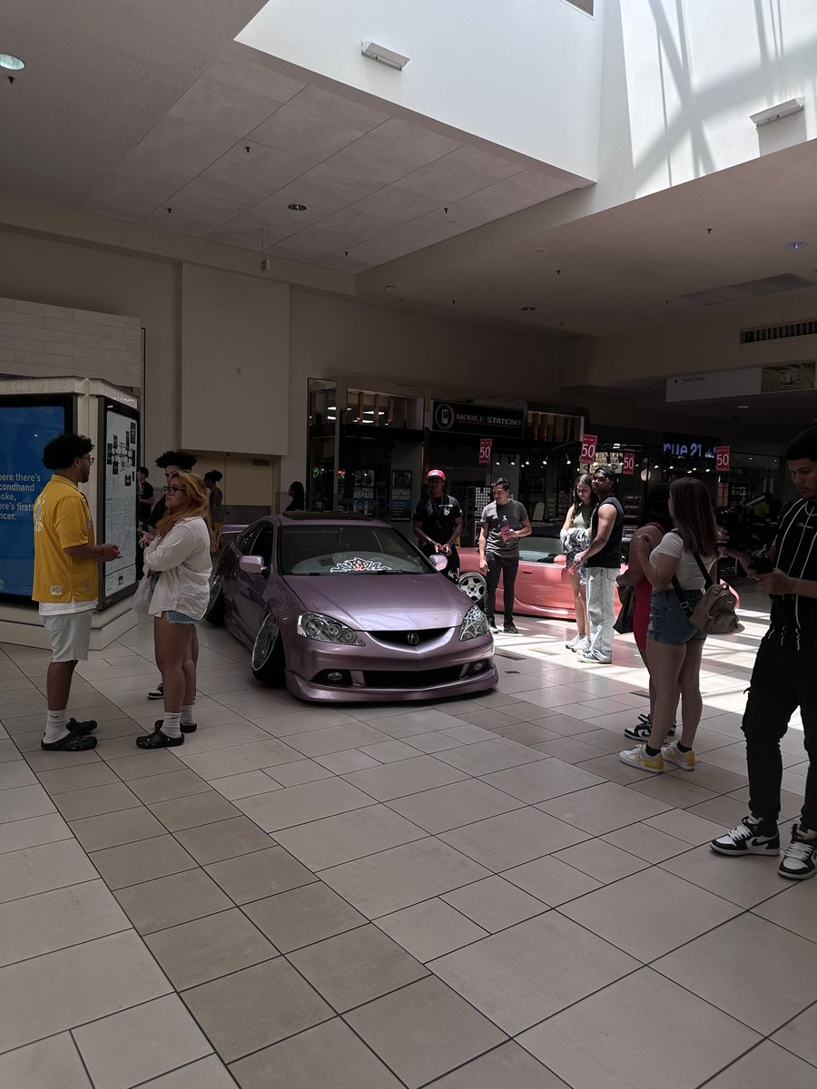 hendrx_media's tweet image. cars in the mall for today