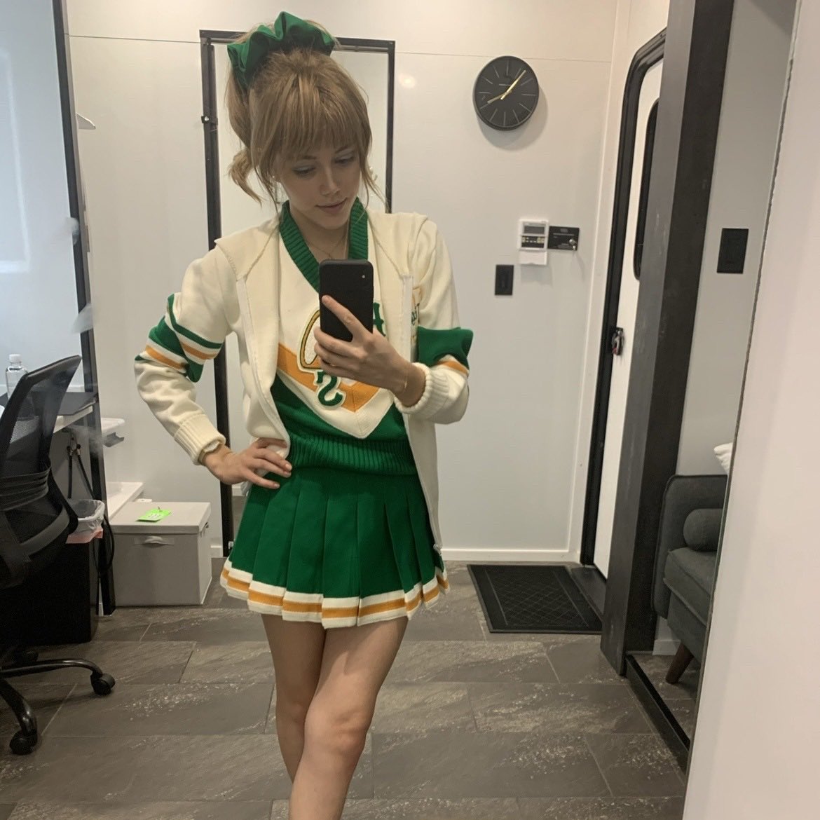 caylebwidogast's tweet image. Build your own chrissy cunningham outfit🌷✨