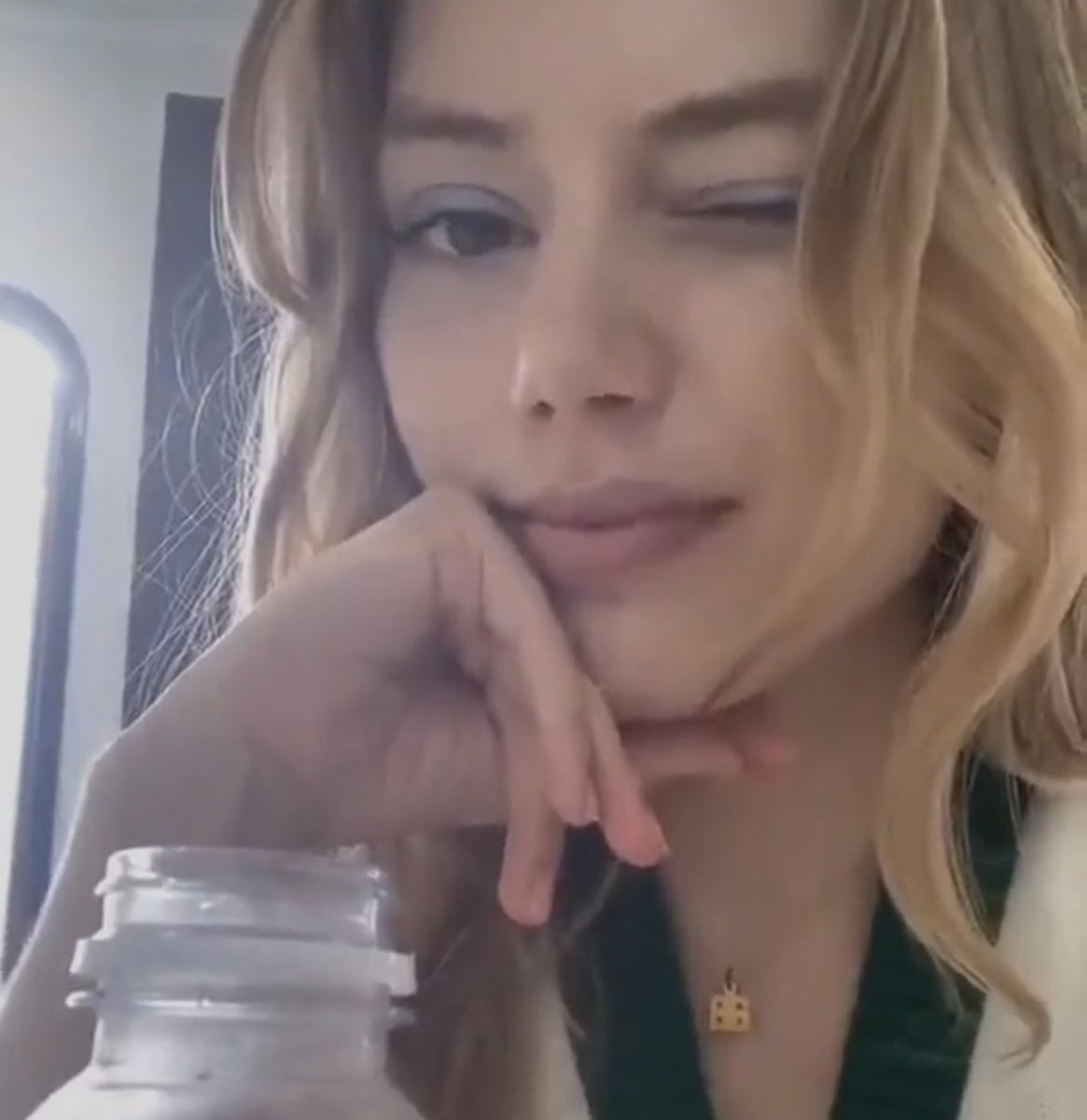 caylebwidogast's tweet image. Build your own chrissy cunningham outfit🌷✨