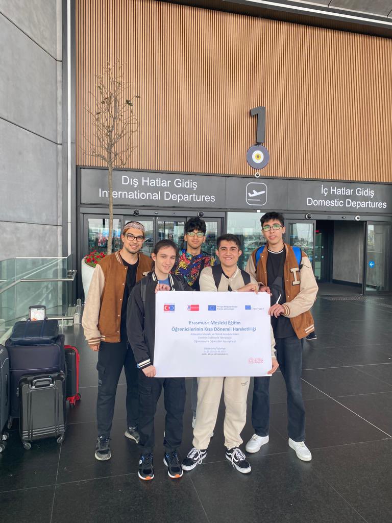 ist_arge's tweet photo. 🇹🇷🇪🇺 AB Erasmus Akreditasyon Mesleki Eğitim kapsamında öğrencilerimizin "Kısa Dönemli Hareketliliği" İspanya’da başladı.

@tcmeb @prof_mahmutozer @memleventyazici @ABBaskanligi @ulusalajans @ilkerastarci https://t.co/cO41HJENUN