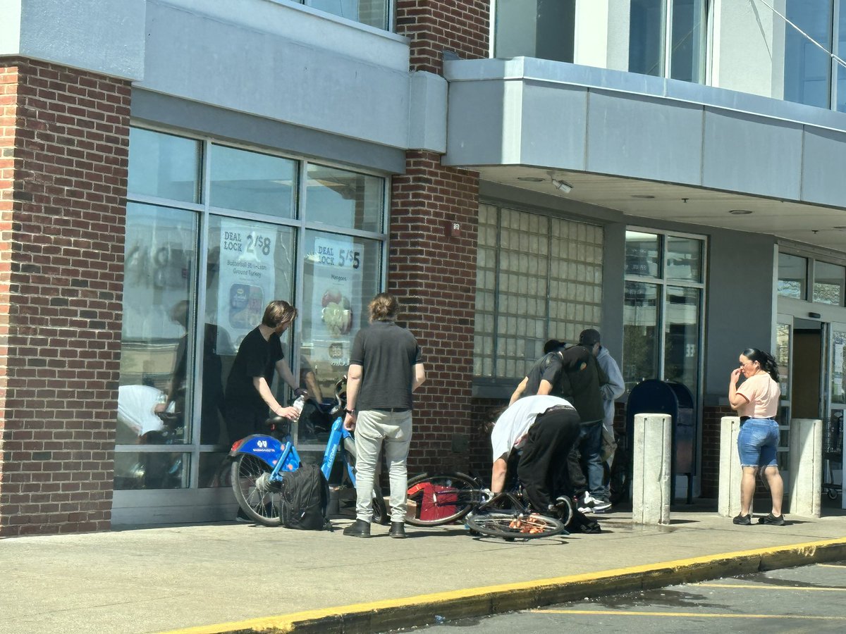 seroxbury's tweet image. Stop &amp;amp; Shop is legit an open grocery store that is also a trap corner! What a welcoming and family space for the community and it’s visitors 👀. #boston #druguse #sharedspaces #communityincrisis