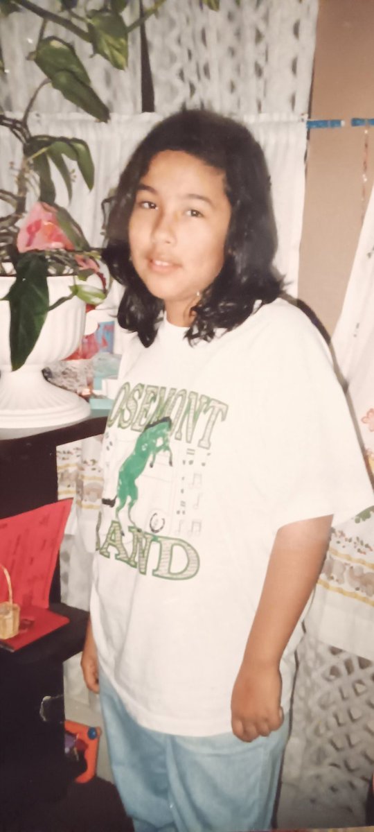 IMM0RTAL19_'s tweet photo. My mom, as a teenager https://t.co/EOQfBLhNgZ
