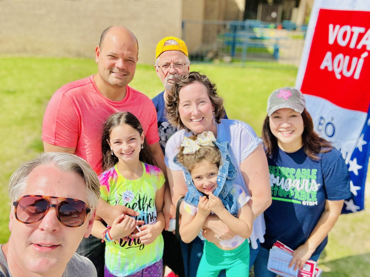 kaallen0046's tweet photo. Look at this great crew! Even Mr. David joined @vickicasco7 and the team! #togetherforkids #Unstoppable https://t.co/JL6b0gxQj4