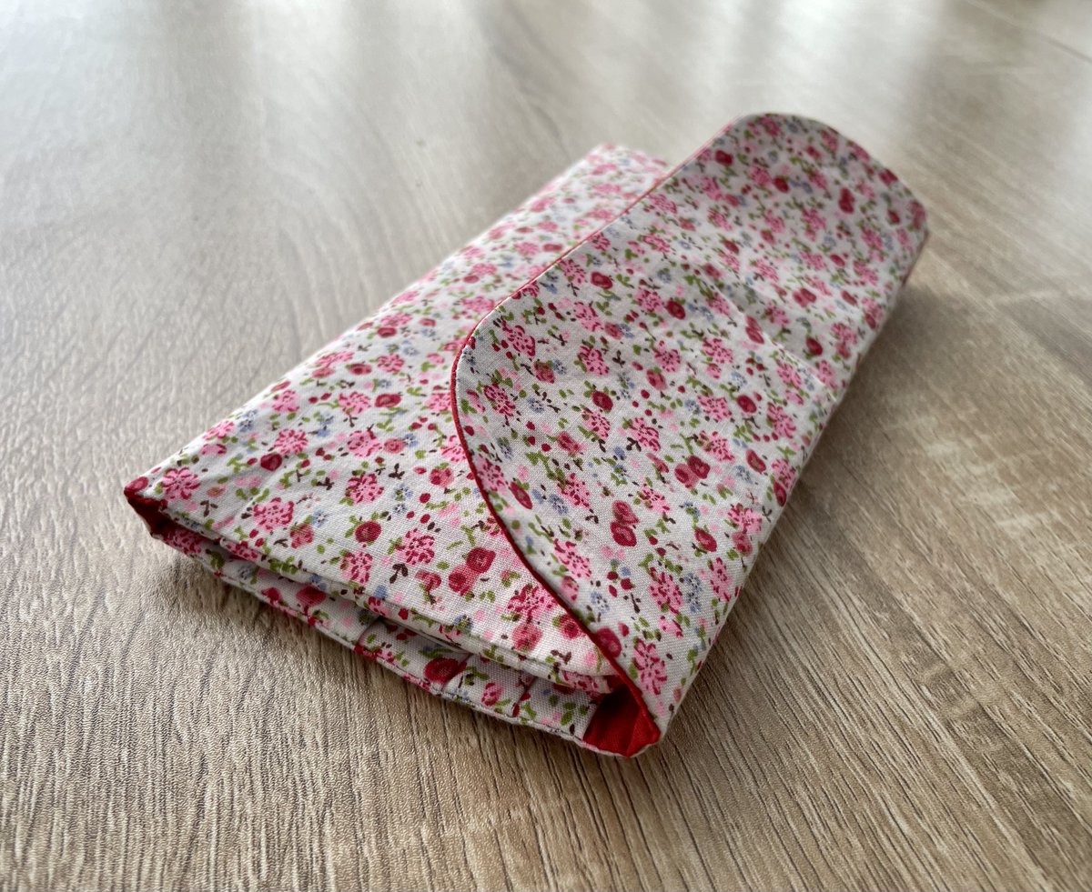 flashMHandmade's tweet image. I’ve got some handmade fabric purses, made from some small fabric off cuts. All purses will be available on my market stall on Sat 13th May from 10am in @LifeAtEdgbaston 

#craftbizparty #mhhsbd #WorcestershireHour #ukmakers #shopquirkyhour #brumhour #HandmadeHour