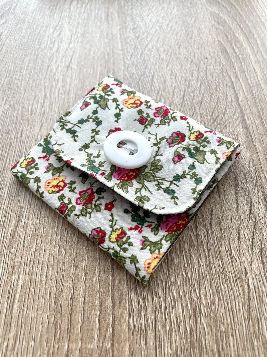 flashMHandmade's tweet image. I’ve got some handmade fabric purses, made from some small fabric off cuts. All purses will be available on my market stall on Sat 13th May from 10am in @LifeAtEdgbaston 

#craftbizparty #mhhsbd #WorcestershireHour #ukmakers #shopquirkyhour #brumhour #HandmadeHour