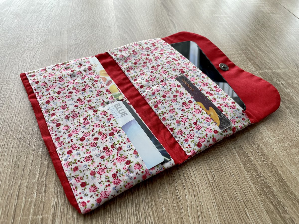 flashMHandmade's tweet image. I’ve got some handmade fabric purses, made from some small fabric off cuts. All purses will be available on my market stall on Sat 13th May from 10am in @LifeAtEdgbaston 

#craftbizparty #mhhsbd #WorcestershireHour #ukmakers #shopquirkyhour #brumhour #HandmadeHour