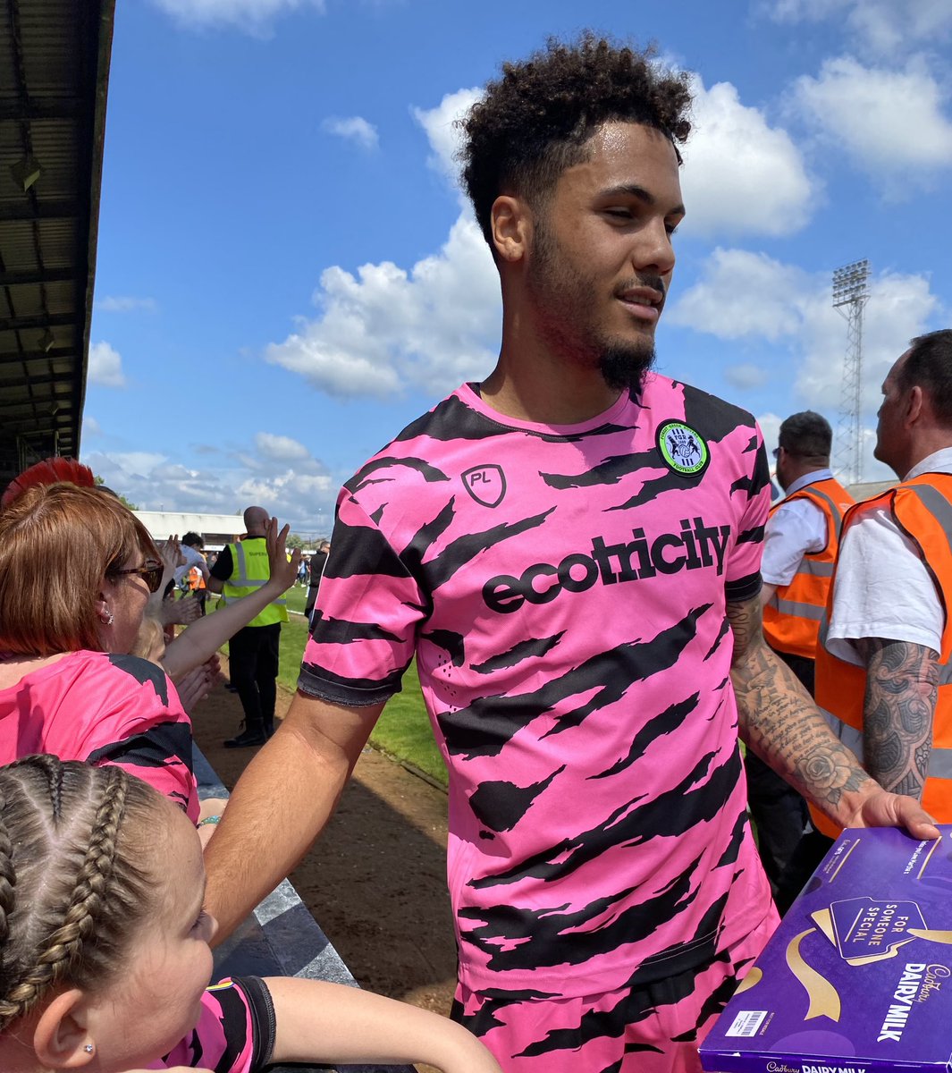 rach_twinning's tweet photo. Well that’s it, season done. One we won’t forget! Mistakes were made but we learn, grow & will come back stronger 💪🏼 M is heartbroken tonight after saying goodbye to her hero but she will bounce back.
Never fall for a loanee #MPH25 @FGRFC_Official #marthashero #wearefgr https://t.co/RuI2hP3cpV