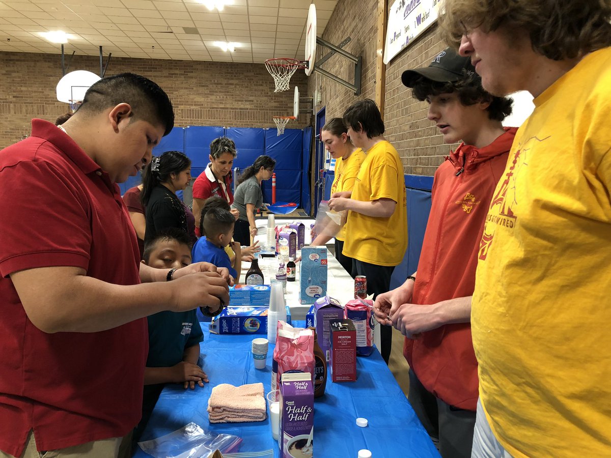 frc2996's tweet photo. Thank you to Carver elementry for inviting us to their STEM night, we demonstrated Arlo,  giving the kids a hands on experience, letting them play with the game pieces and also helping with some of their other activities around the school!
#frc #FIRST #cougarsgonewired https://t.co/HQSpjJXejJ