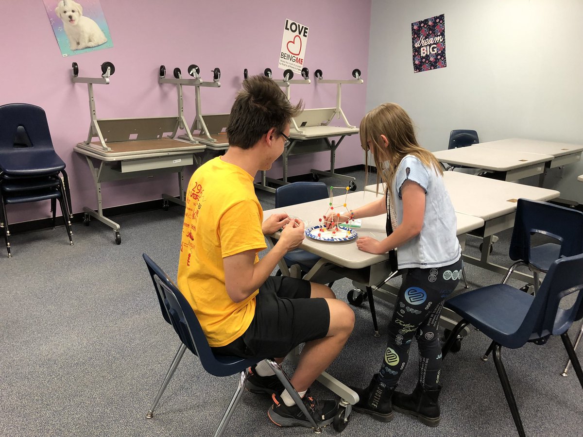 frc2996's tweet photo. Thank you to Carver elementry for inviting us to their STEM night, we demonstrated Arlo,  giving the kids a hands on experience, letting them play with the game pieces and also helping with some of their other activities around the school!
#frc #FIRST #cougarsgonewired https://t.co/HQSpjJXejJ