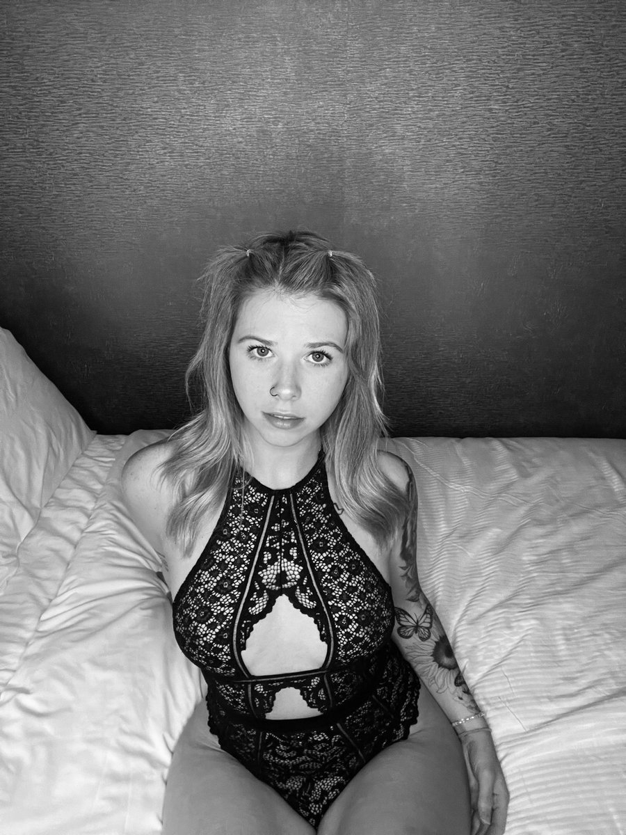 sunnyandnoah's tweet photo. Pretty eyes &amp; thick thighs. 😮‍💨🫦

❗️RT❗️if you would love to see them spread for you. https://t.co/ew4zQaIrCL