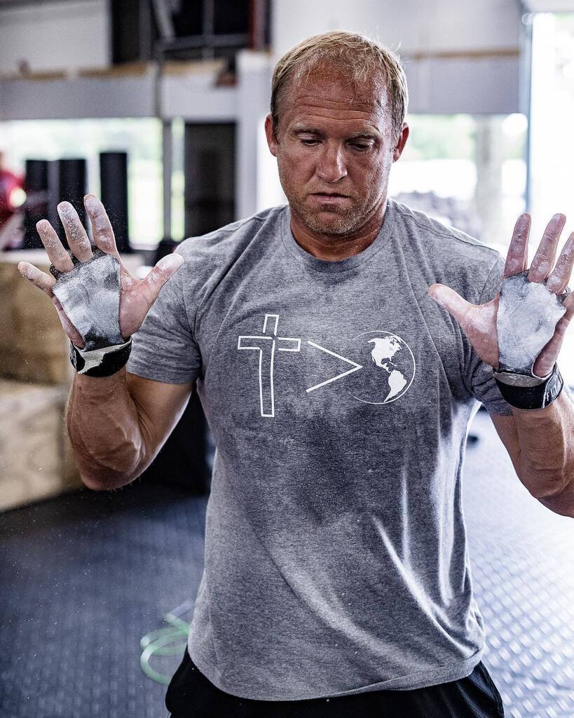 “I’ve overcome the world.” - Jesus

📸: @dclark_media 

#crossfit #fitness #crossisgreater #faith #giftedforhisglory #livevictorious instagr.am/p/Cr8_TN-R2T3/