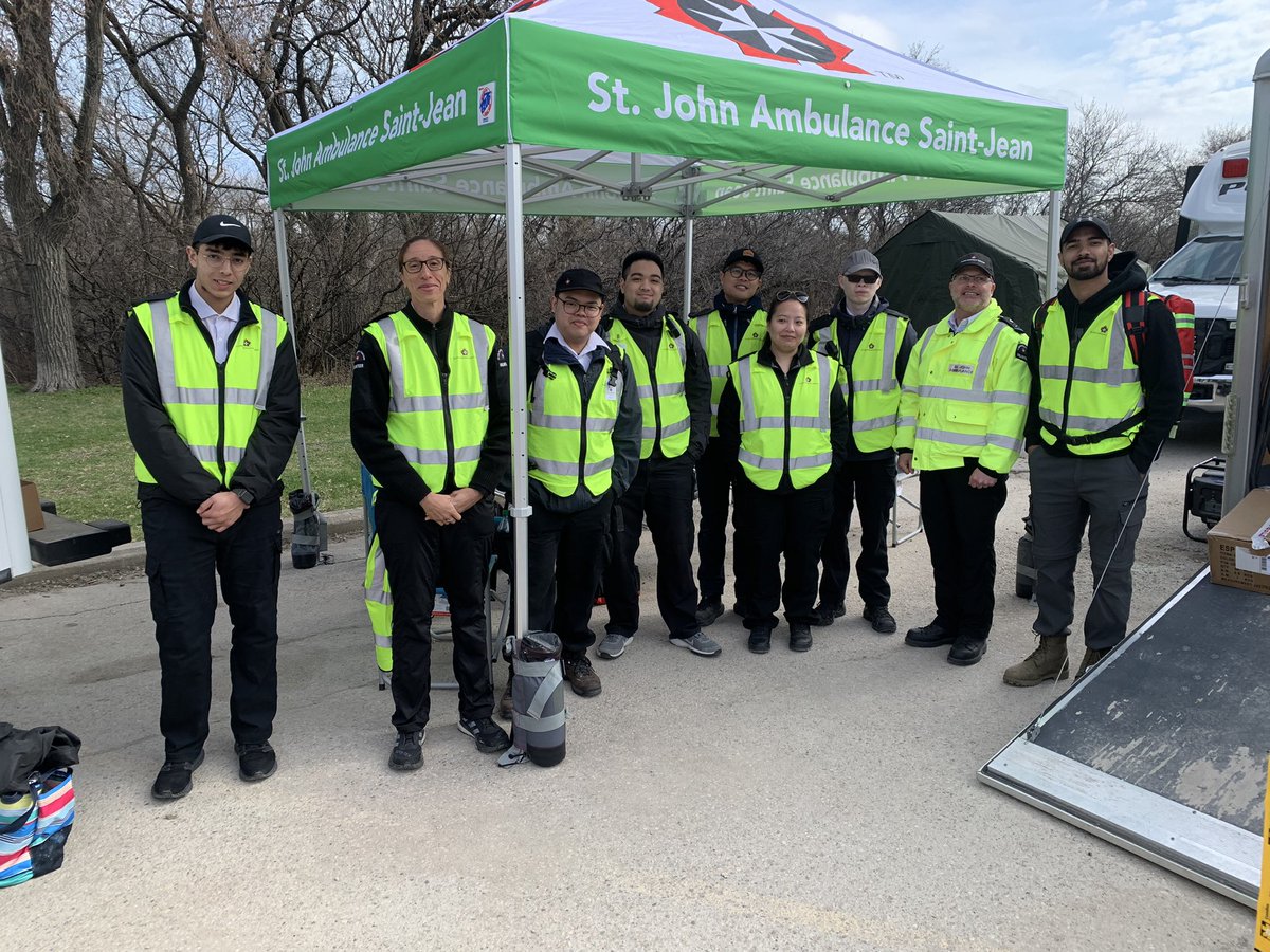 sja_mbntnu's tweet image. We would like to thank everyone who attended The Winnipeg Police Services (WPS) Half Marathon today!

St. John Ambulance is always excited to be a part of this amazing event every year.

Learn more at facebook.com/Foodfare-WPS-H…

#wpshalfmarathon #winnipegpoliceservice #sja