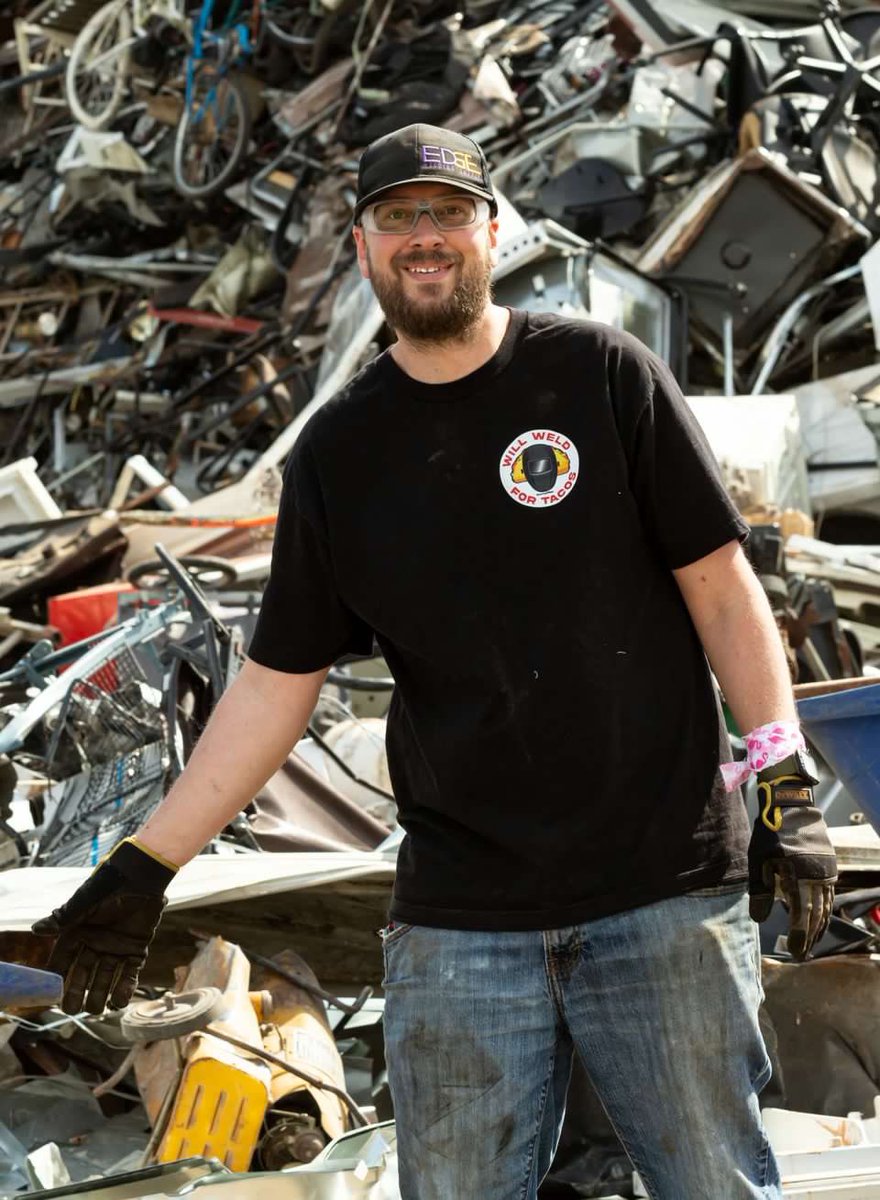 jonnysweld's tweet photo. In my element at collection day. @scrapfestartfestival
Photo by @paraordanc
#jonnysweld #scrapfest #scrapfest13 #lansing #lansingmi #oldtownlansing #teamskullbot #skullbot #beavesfablab #edgearmy #edgeweldingcups #welding #scrapmetalart #metalaet #esab #willweldfortacos https://t.co/7jm21vQOgi