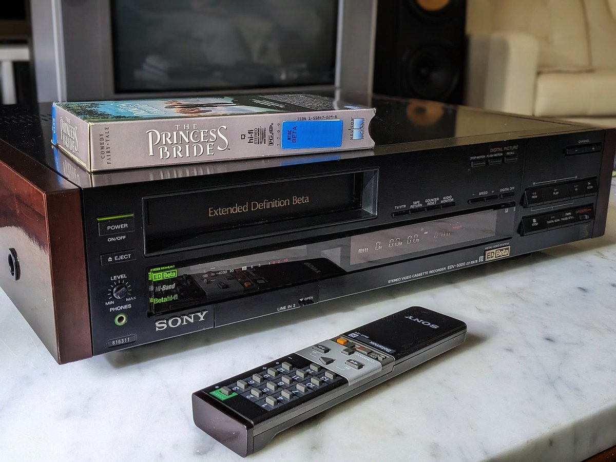 DMCMarty's tweet photo. Why do hot tapes or VCRs smell SO GOOD? That warm electronics smell is so unique and so damn good, I can't explain it. Anyone know?
#VHS #Betamax #EDBeta #retro https://t.co/qRPXAUaVHa