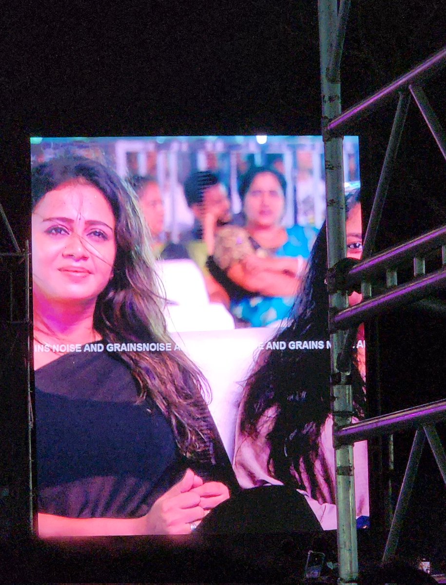 Me after seeing @AnjanaVJ ✨ on screen at #Vidyasagar #concert 😅 
: ' Uyir ungaludayathu Devi... '🥰🤌✨
#VjAnjana
