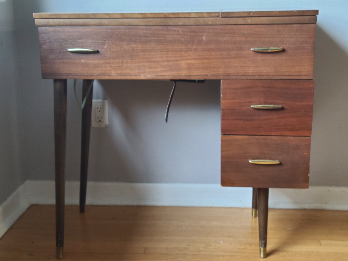 simon_bowden's tweet photo. Not sure what I'm going to do with these vintage Singer sewing tables. Open to ideas. Cast iron table from the 30s, the other is mid-60s. https://t.co/BbD1KYBFTV