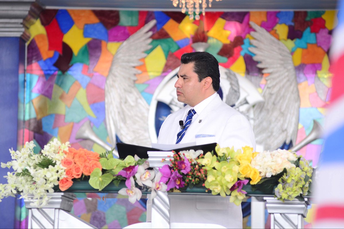Feliz cumpleaños ADJ NJG. 

Agradecemos a Dios por estos primeros 54 años de vida y rogamos por su salud y pronto regreso. 

Dios lo bendiga.