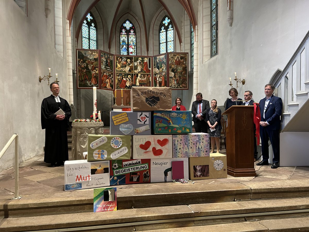 Heute haben wir in <a href="/st_albani/">St. Albani Göttingen</a> mit den letzten 7 von insgesamt 32 Konfirmanden #Konfirmation gefeiert. Die Eltern wünschten allen Mut, Begeisterung, Neugier, Zeit, Freunde, Liebe, Träume, Gesundheit, Zuversicht und Vertrauen.
Wir freuen uns auf unsere neuen Gemeindemitglieder!