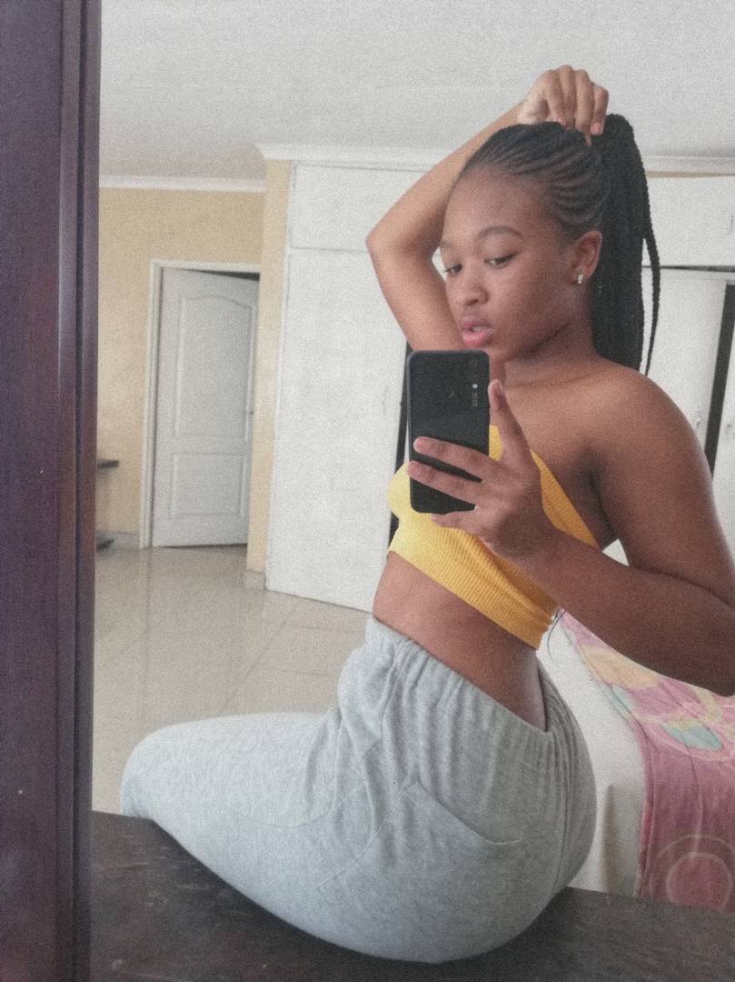 LisaMorerinyane's tweet photo. I’m thicker 🤪 https://t.co/V7fuM4MJLY