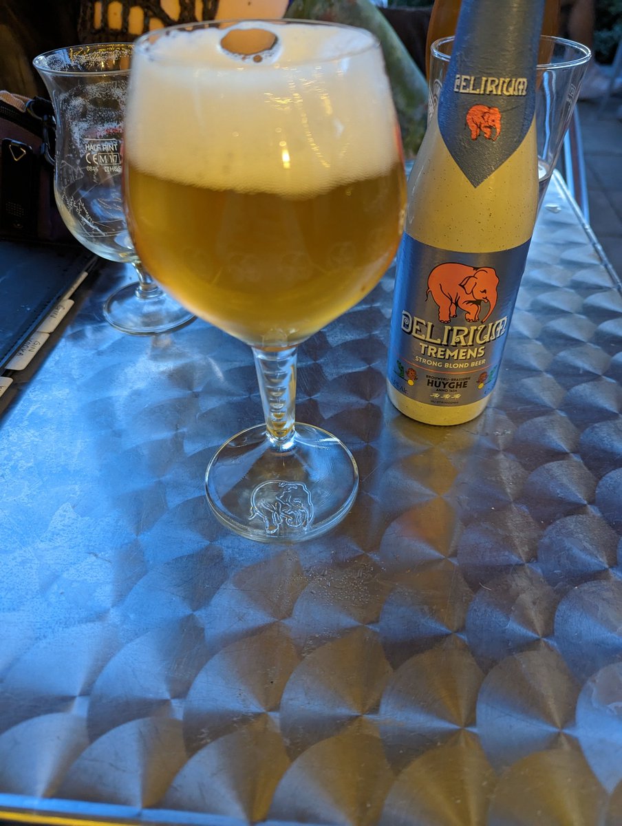 twmatrim's tweet photo. Love the delirium glasses in @RoyalStandardCB https://t.co/719UZbC2Nb