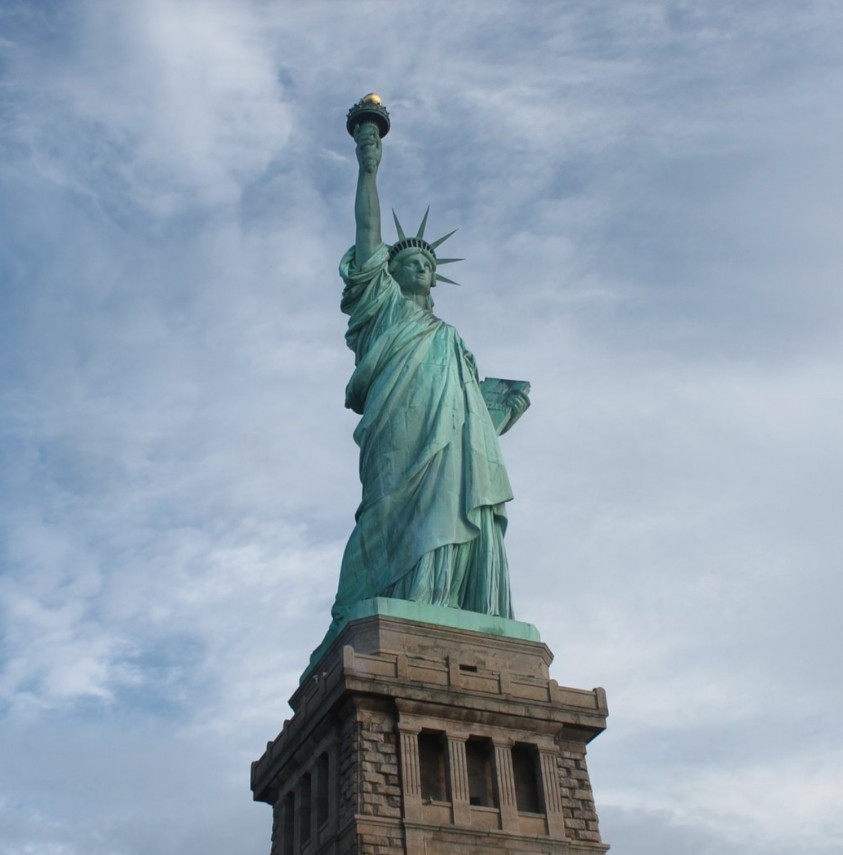 Hotel_57's tweet photo. Pay a visit to Lady Liberty and the Statue of Liberty Museum. 🗽 You'll be able to see an immersive theater, engagement and inspiration galleries, and more!

📷:@statueellisnps https://t.co/eibJvWrOqg
