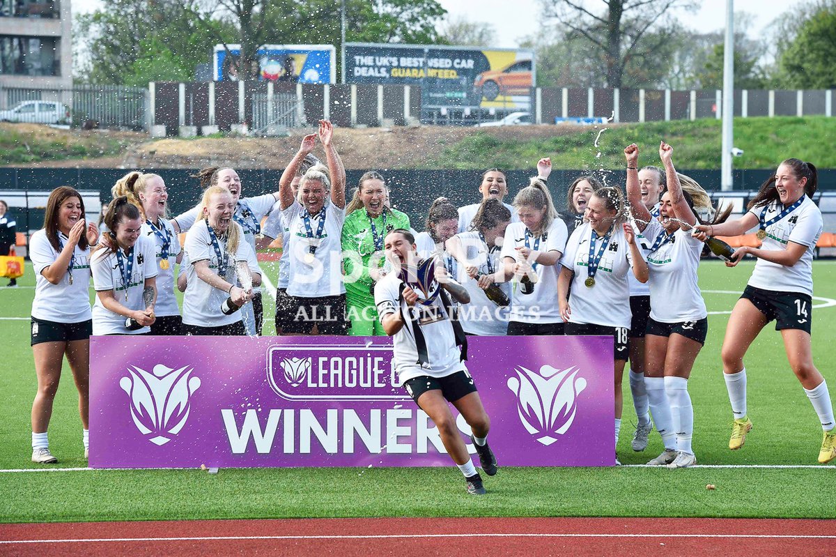 SportpixE's tweet photo. Congratulations to @FCEdinburghW who finished their #undefeated league campaign today at Meadowbank Stadium. Trophy presented by #TheEves.

#SWFLeagueOne #Champions #WomensFootball #FCEdinburghW #unbeatable https://t.co/73rNR9GNA3