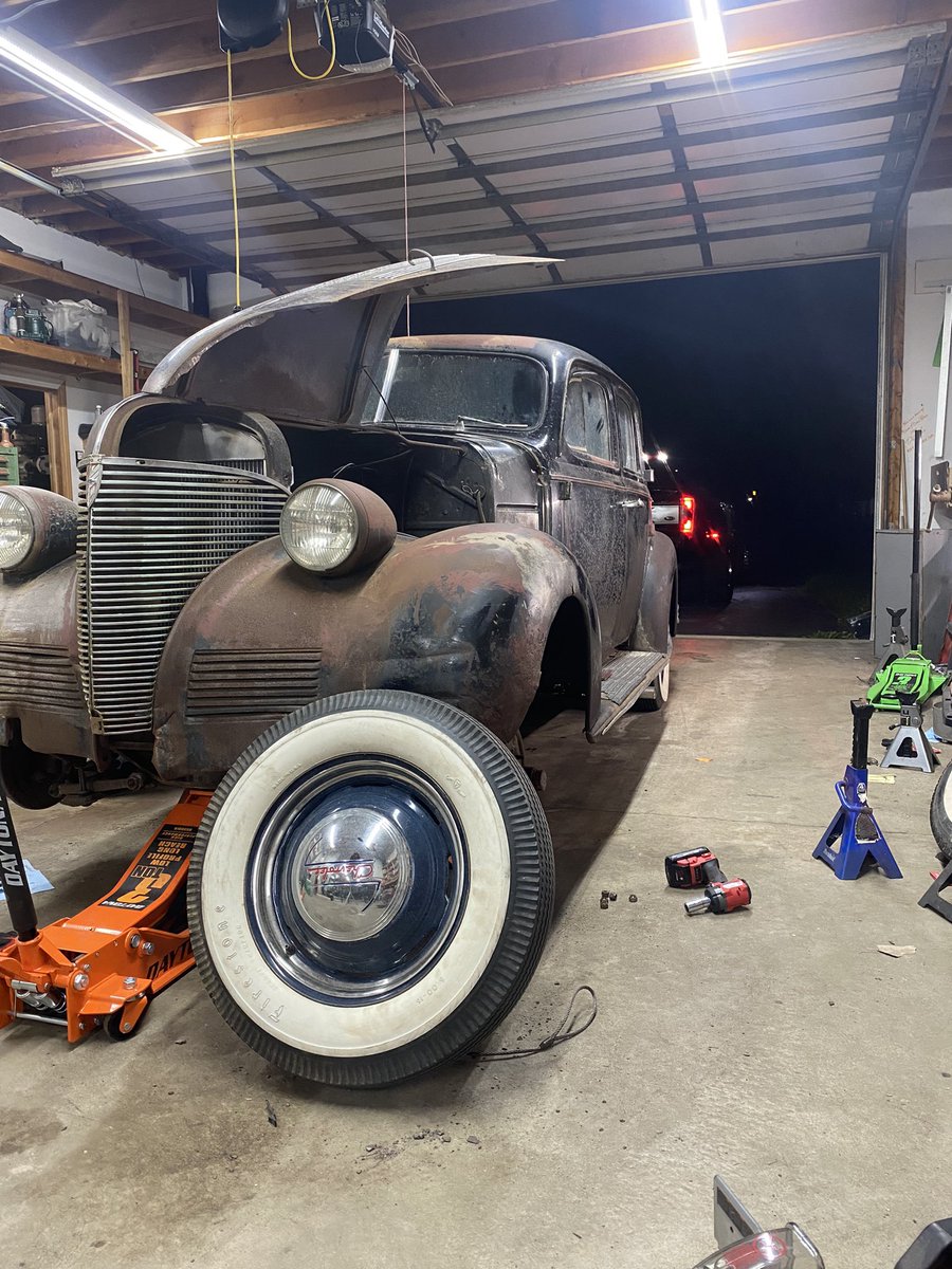 JoshuaSwentzel's tweet photo. #chevy #masterdeluxe #bomb https://t.co/HFULrie2wE