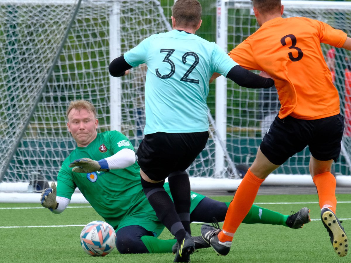 My photos from this morning’s <a href="/bracknellsunday/">Bracknell Sunday League</a> Premier Division match between <a href="/FreemanRoyals/">Freeman Royals FC</a> and <a href="/BrangersFC/">Bracknell Rangers</a> are online now at contentello.smugmug.com. <a href="/fiberkshire/">Football in Berkshire</a> <a href="/WokinghamSport/">Sport.Today</a> <a href="/bracknellnews/">Bracknell News</a> <a href="/MyWokingham/">My Wokingham Media Group</a>