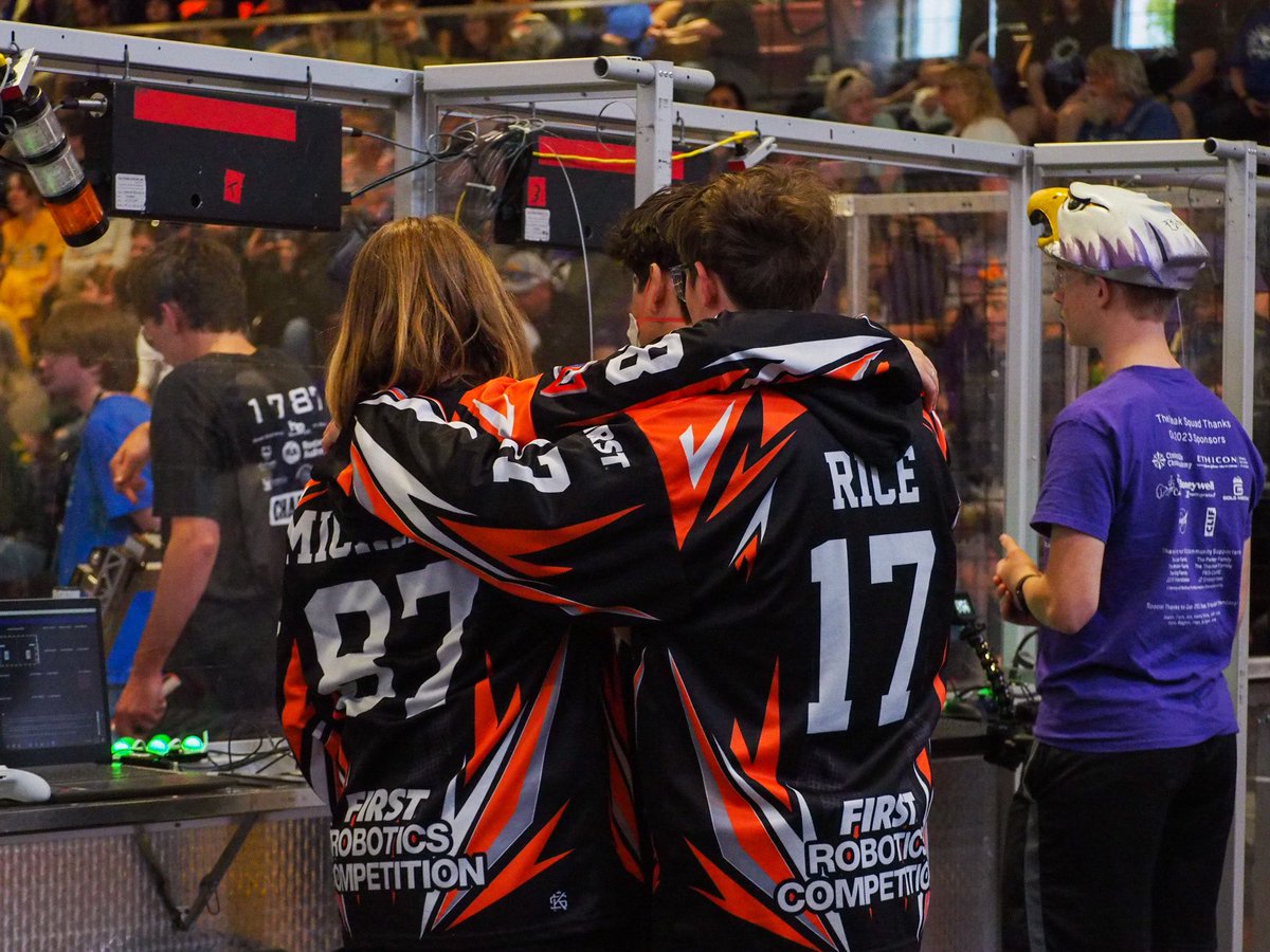 The Flying Circuits tweet media