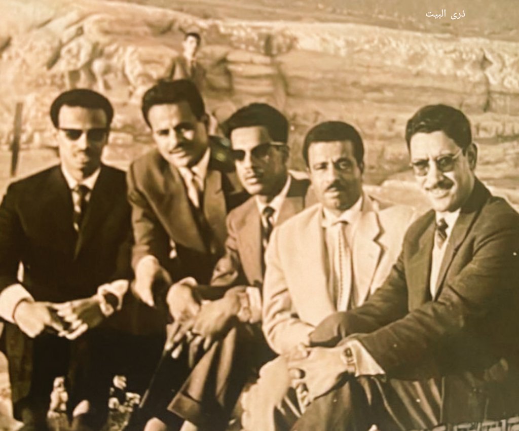 nawafalhamly's tweet photo. من اليمين سالم درويش ويعقوب البنوان وعبدالرزاق حمادة وفارس الفارس ود. عبدالمحس�� حمادة .. القاهرة عام ١٩٦٢ https://t.co/wQ5mXEh7aa