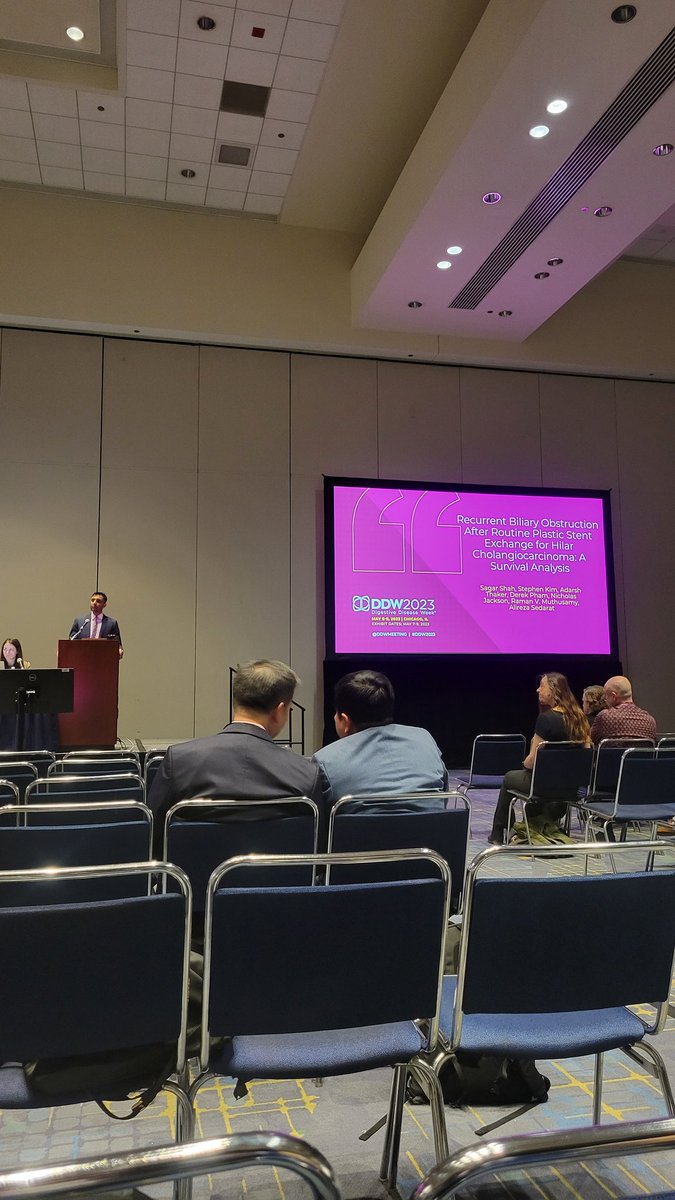 Dr. Arnie Shah, a 2nd year @DOM_UCLA resident, discussing ERCP for hilar stricture stent exchange like an experienced endoscopist and making us proud! Excellent oral presentation @DDWMeeting @ASedarat @raman_muthusamy @IntMedAbel @UCLAHealth