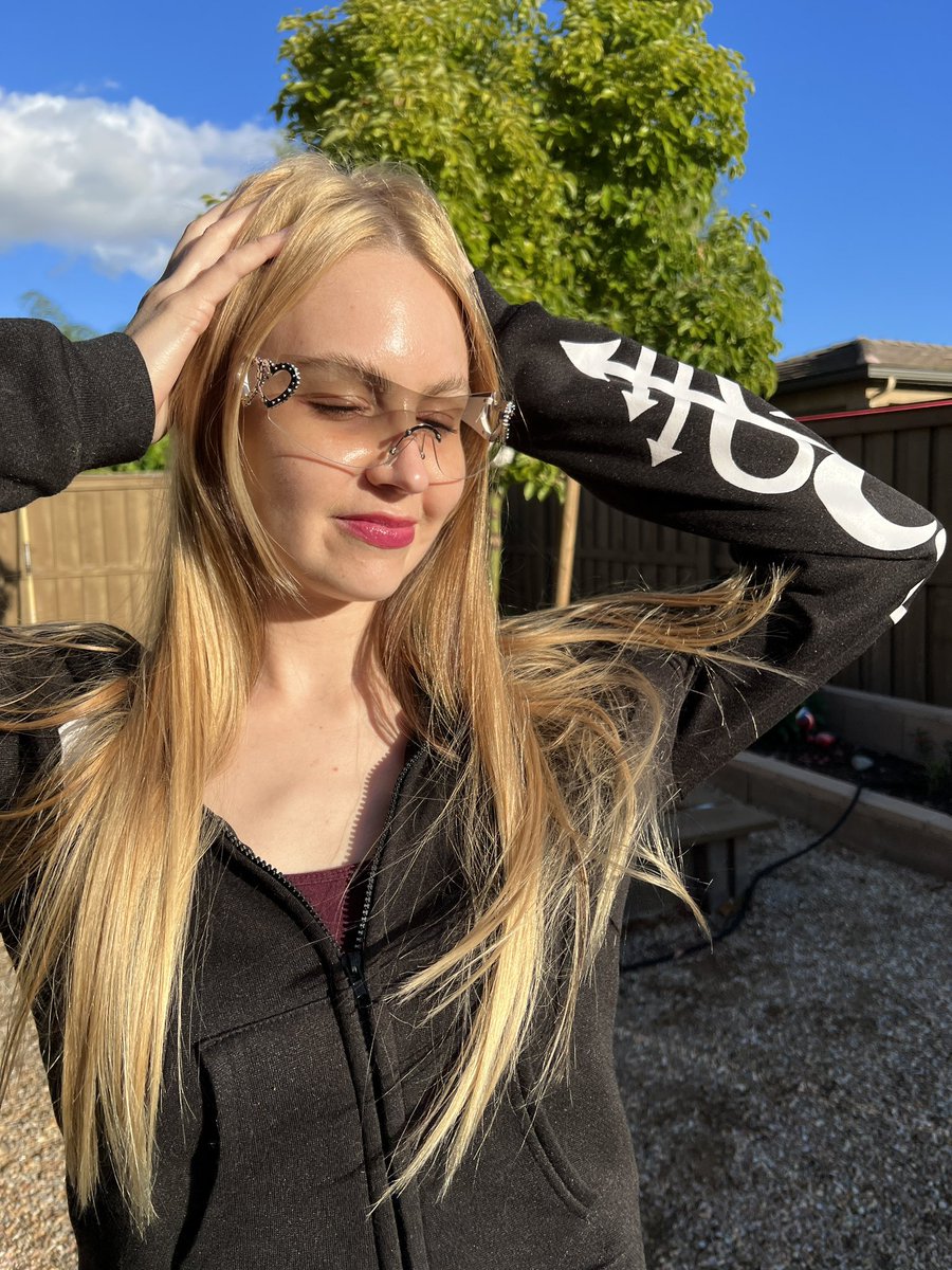 kenbunny's tweet image. 🌚👽🎤🐰♾️🔗⁣

find the sunglasses here: amazon.com/shop/kenbunny
#amazonstorefront #sunglasses #losangeles #influencerstyle #ootdfashion @amazon