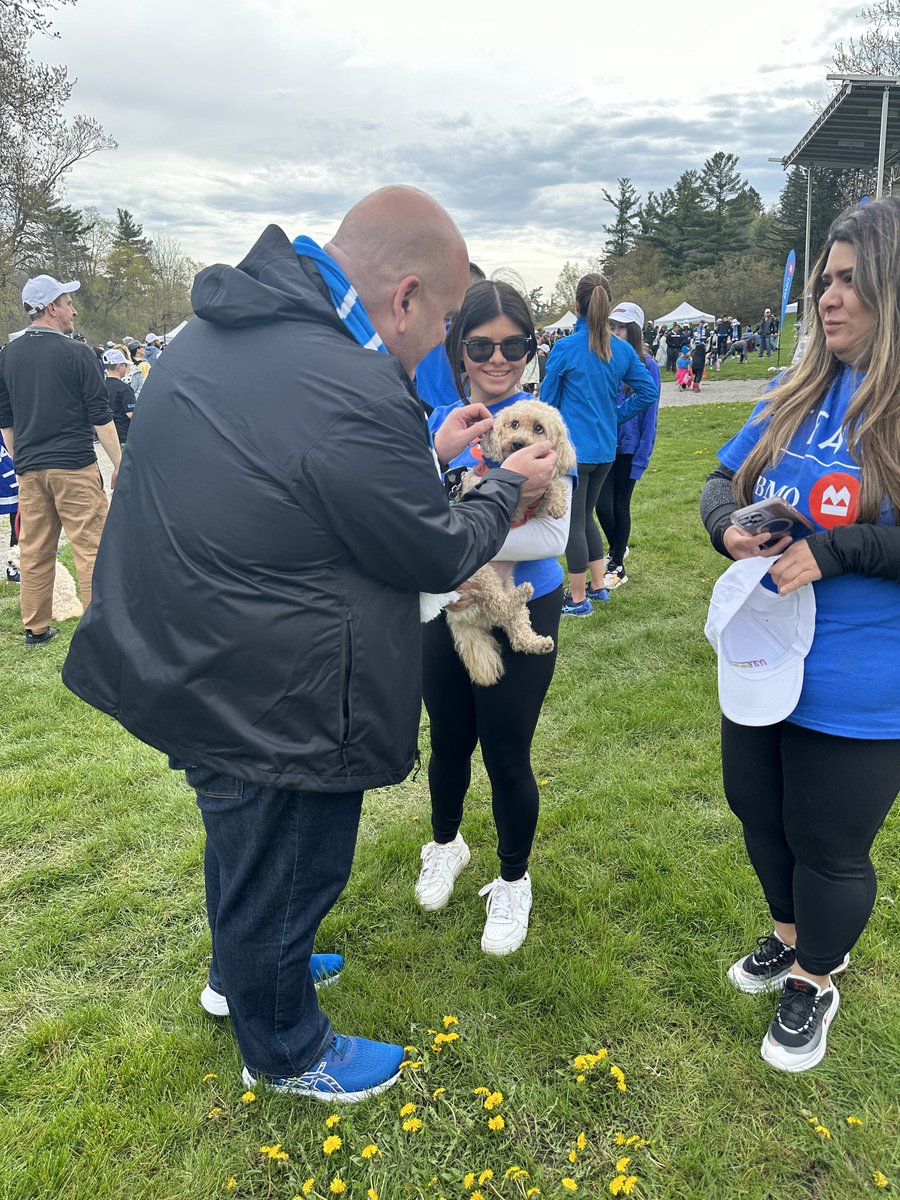StevenDelDuca's tweet photo. Mental health matters #bellletswalk
Proud to see hundreds of others this morning for the Kids Help Phone Walk at Boyd Conservation Park to support and fundraise for mental health services. https://t.co/vQPvftg9qk