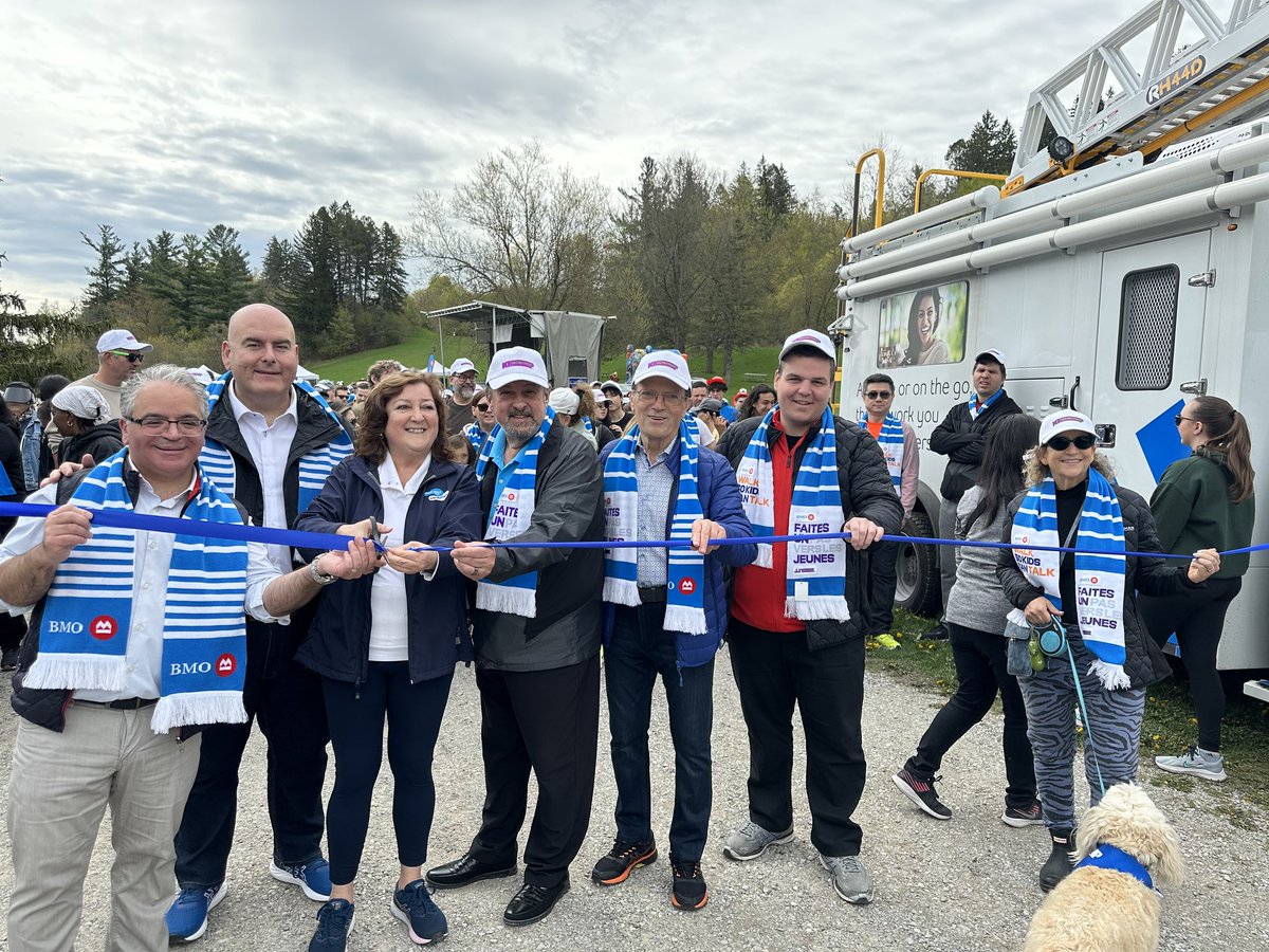 StevenDelDuca's tweet photo. Mental health matters #bellletswalk
Proud to see hundreds of others this morning for the Kids Help Phone Walk at Boyd Conservation Park to support and fundraise for mental health services. https://t.co/vQPvftg9qk