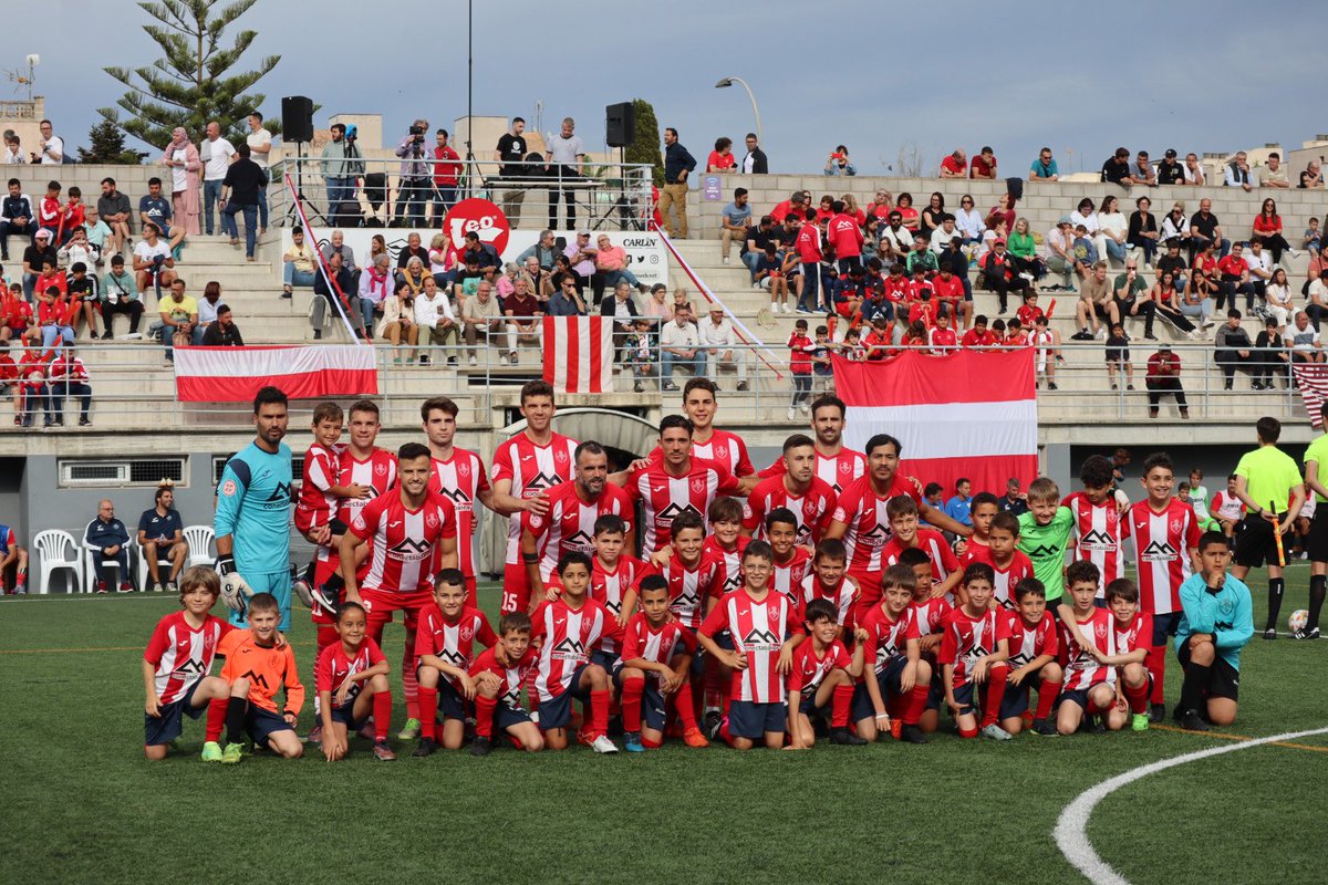 cemanacor's tweet photo. GRÀCIES AFICIÓ, gràcies cantera, gràcies a tots els que heu estat enguany al nostre costat, sou increibles...hem tornat a omplir Na Capellera‼️

Gràcies jugadors per donar-ho tot fins el final, tenim una gran recompensa, l'any que ve jugam de nou la COPA DEL REI🏆👑 https://t.co/2yG410t2K3