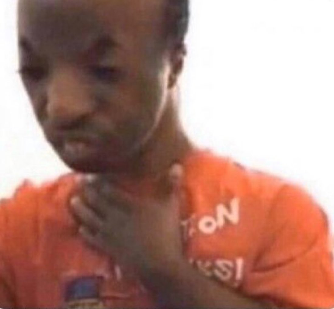maarcoofdezz's tweet photo. cuando le estoy contando algo a mi madre y casi le digo la parte prohibida https://t.co/O1KJns1TQ7