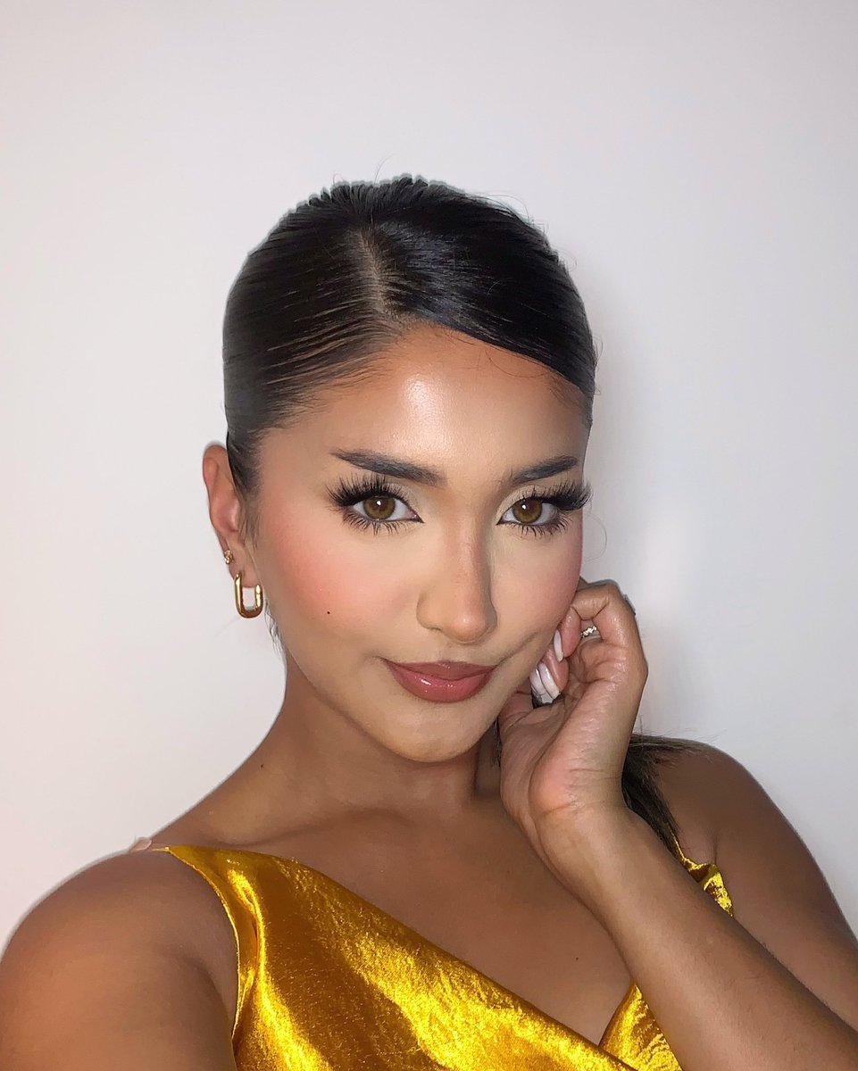 Some yellow for your TL 💛✨ using 
✨ <a href="/hudabeauty/">Huda Beauty</a> life liner, baking powder in pound cake and Terracotta lip contour 
✨ <a href="/MakeupByMario/">Mario Dedivanovic</a> surreal skin foundation in 15n &amp; blush in poppy pink