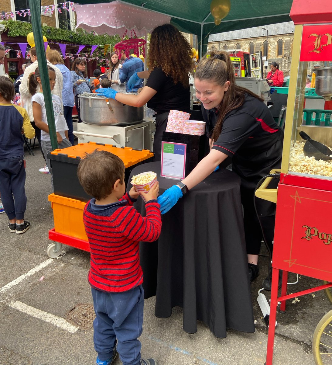 CityWestminster's tweet image. The streets were filled with celebration as residents across the borough held street parties to celebrate the #KingsCoronation 👑 

The @LM_Westminster, @BayswaterLabour, and Deputy Lieutenant Kevin Traverse-Healy, were among the guests at several street parties 🎉