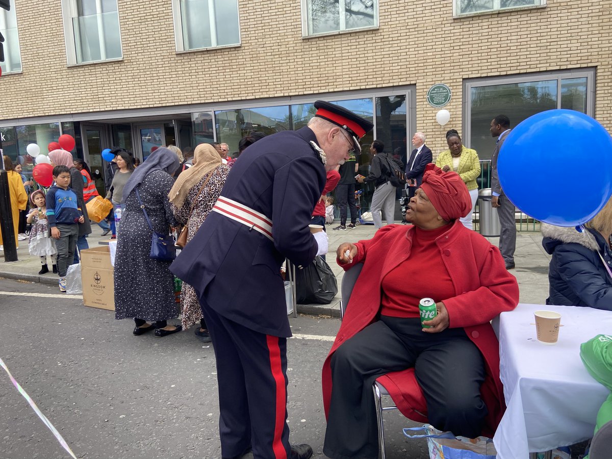 CityWestminster's tweet image. The streets were filled with celebration as residents across the borough held street parties to celebrate the #KingsCoronation 👑 

The @LM_Westminster, @BayswaterLabour, and Deputy Lieutenant Kevin Traverse-Healy, were among the guests at several street parties 🎉