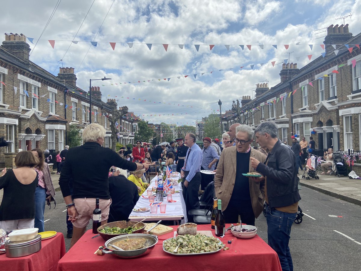 CityWestminster's tweet image. The streets were filled with celebration as residents across the borough held street parties to celebrate the #KingsCoronation 👑 

The @LM_Westminster, @BayswaterLabour, and Deputy Lieutenant Kevin Traverse-Healy, were among the guests at several street parties 🎉
