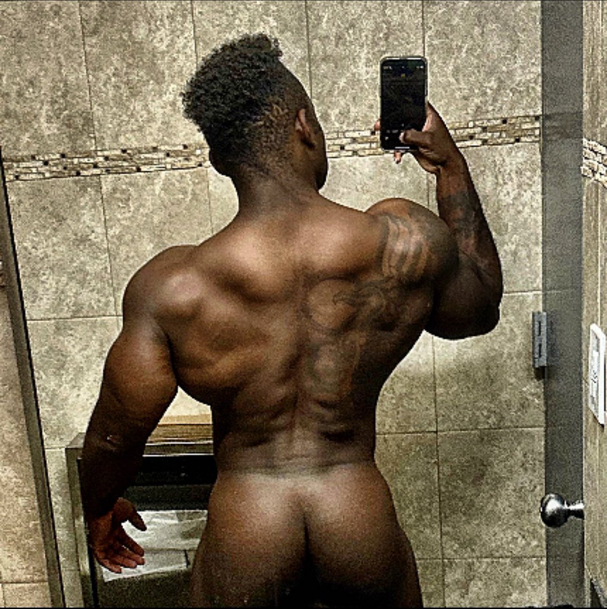belacsbubble's tweet photo. Gym time? https://t.co/M2Ru8ff0Kb