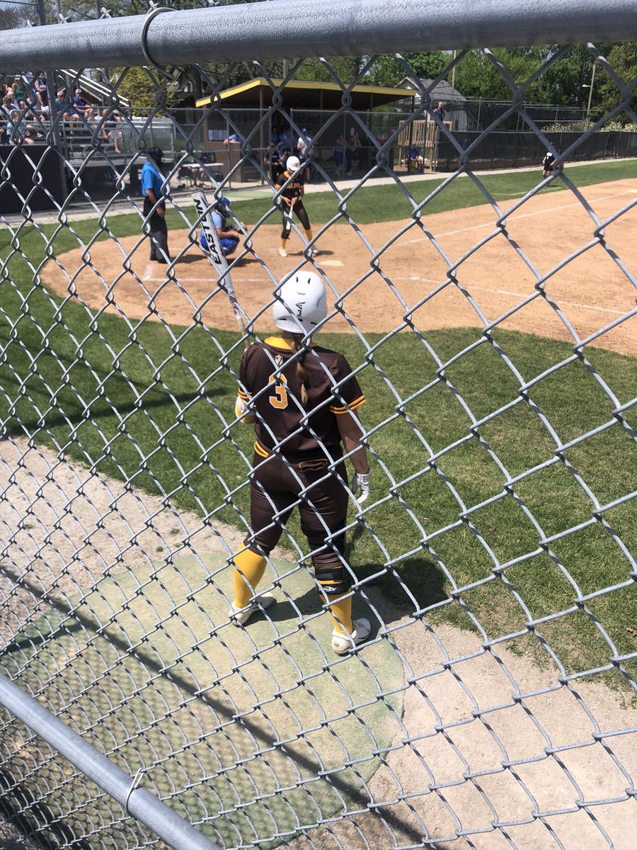 pchssoftball1's tweet photo. Road trip to Valpo! 
The team surprised Kaia for her last regular season game of 2023! 
Way to go #3! @KaiaGarnica
@ValpoSoftball 
@MkruszWildcats 

#WildcatPride https://t.co/0JLYsHDUUt
