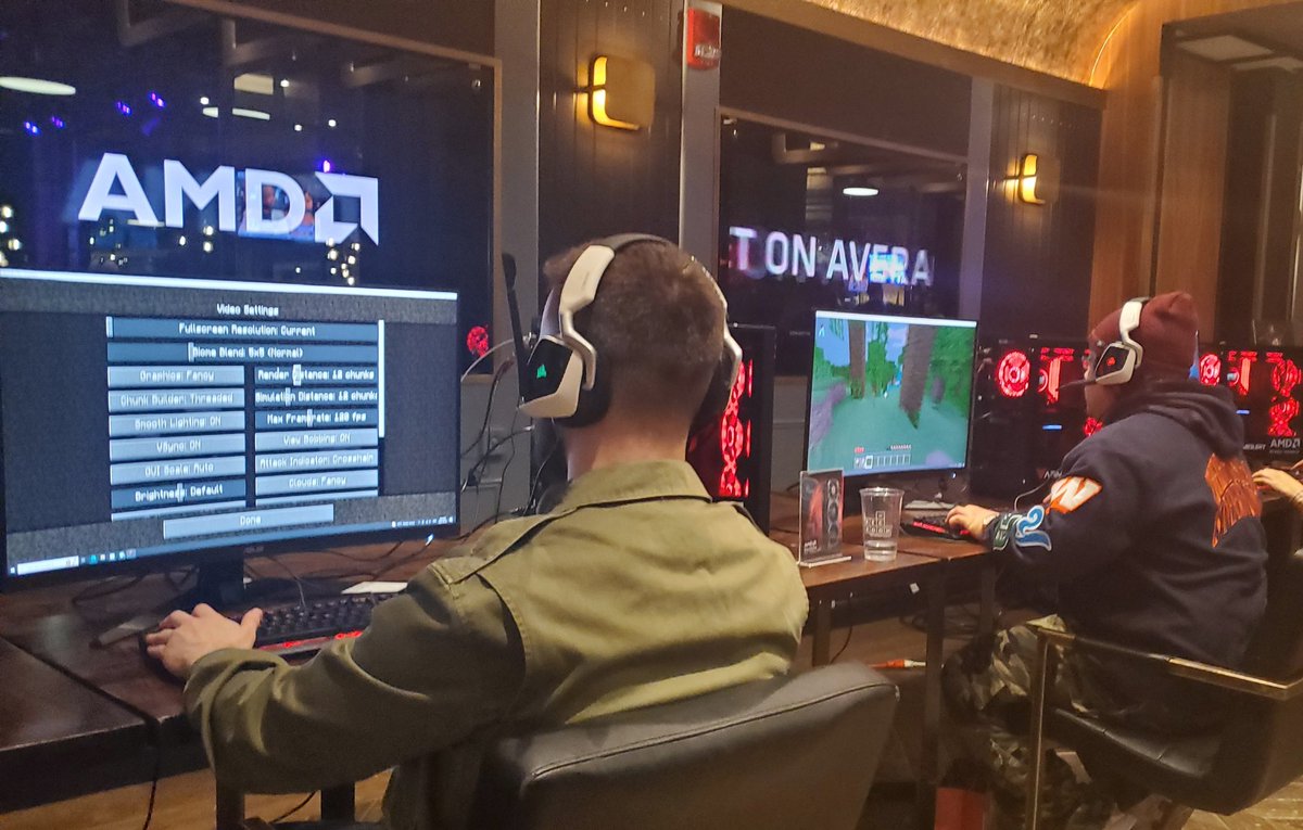 itsninastar's tweet photo. Had soooooo much fun at the @TwitchGTA social last night!! So great to catch up with friends I haven't seen in irl in YEARS!! Can't wait for the next one ๐ @Twitch #TTCHYPE https://t.co/BqXTxpM6df