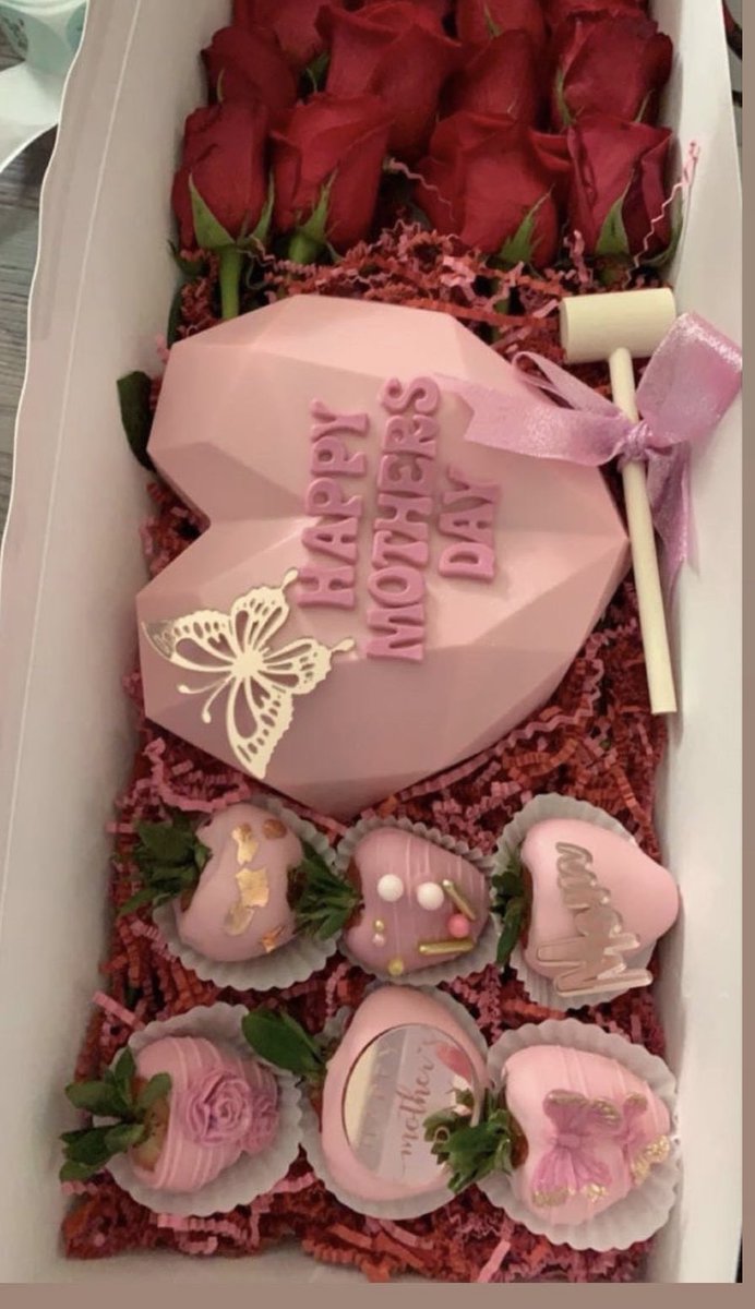 taahhiss's tweet photo. Hi El Paso TX ☀️🌵

Im selling Berries and Flowers for Mother’s Day these are some of my options! They can be customizable to colors and English/Spanish 

It takes $0 to Like &amp; Retweet!

Please help and  support ya girl 💛

IG @ bake.a.pop https://t.co/gDsRKbWVpA