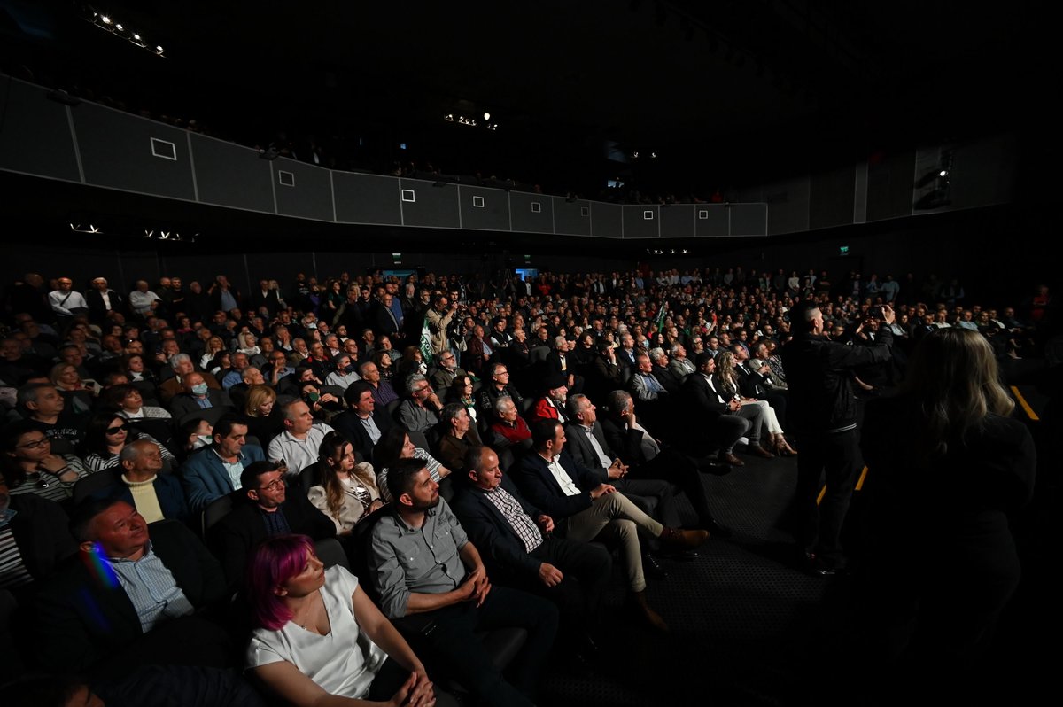 androulakisnick's tweet photo. Με ΝΔ και ΣΥΡΙΖΑ διαφέρουμε στο ότι εμείς δεν ψάχνουμε με μεζούρα, αν είμαστε πιο κοντά στον έναν ή στον άλλον. Διότι αυτοί είναι στην ίδια όχθη και εμείς είμαστε απέναντι. Γιατί αγωνιζόμαστε αξιακά, δημοκρατικά, με μόνο στόχο την ευημερία και τον σεβασμό στα ανθρώπινα δικαιώματα https://t.co/UL4m467XIt