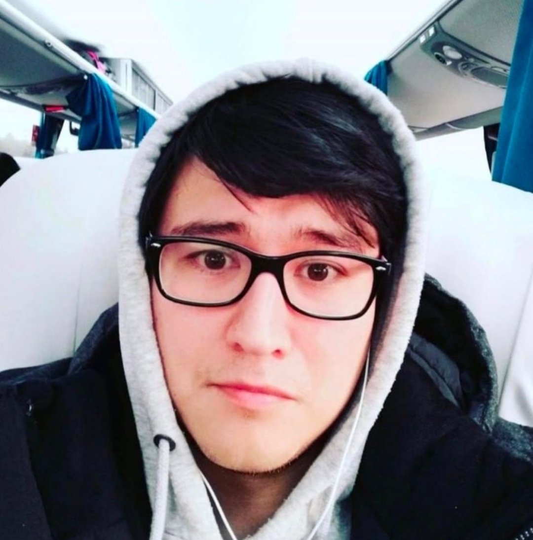 El principal creador de fakenews de la derecha me bloqueó porque le tuitie una fotito con su cara de incel. Sería una lastima que todos lo hicieran...